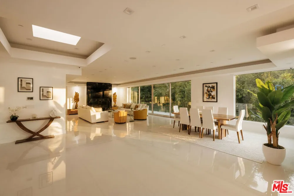 1124 Summit Drive Beverly Hills, CA 90210