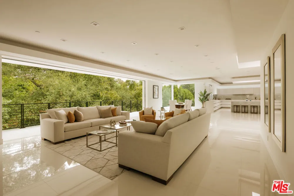 1124 Summit Drive Beverly Hills, CA 90210