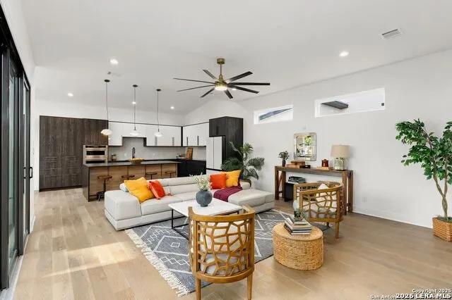 230 Cassiano San Antonio, TX 78204