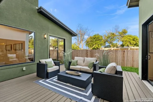230 Cassiano San Antonio, TX 78204