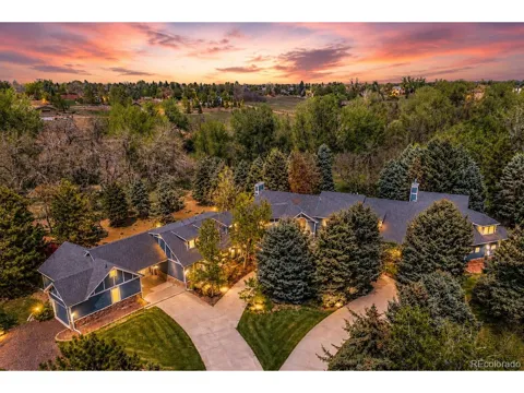 2627 E Willamette Lane