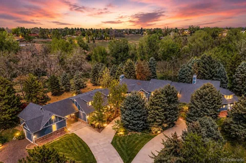 2627 E Willamette Lane