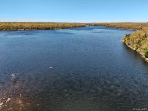 Wolf Pond Road