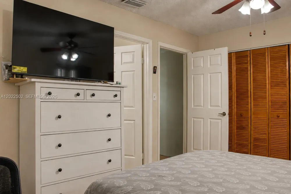 9880 Hammocks Blvd #101-43 Miami, FL 33196