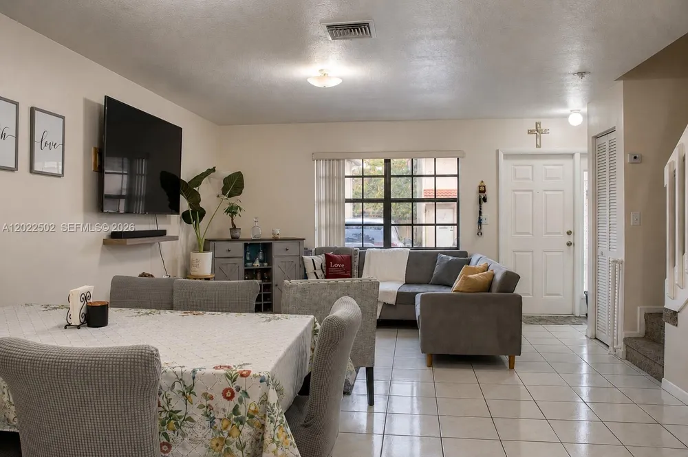 9880 Hammocks Blvd #101-43 Miami, FL 33196