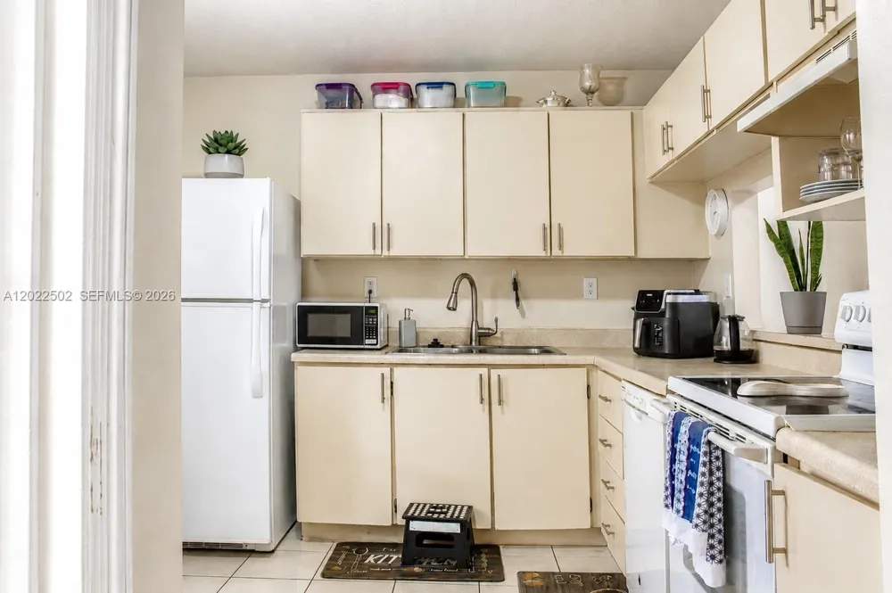 9880 Hammocks Blvd #101-43 Miami, FL 33196