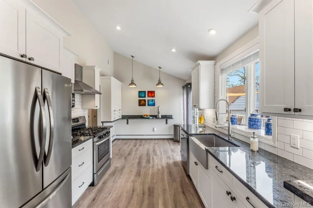 28 Satinwood Road Bayville, NY 11709