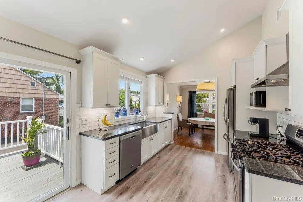 28 Satinwood Road Bayville, NY 11709