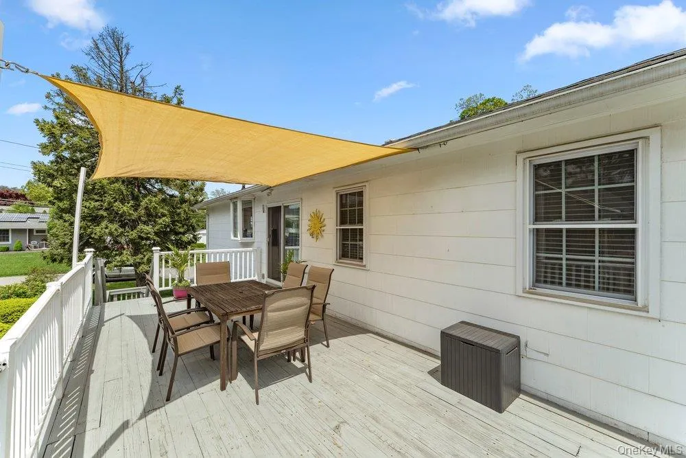 28 Satinwood Road Bayville, NY 11709