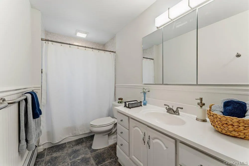 28 Satinwood Road Bayville, NY 11709
