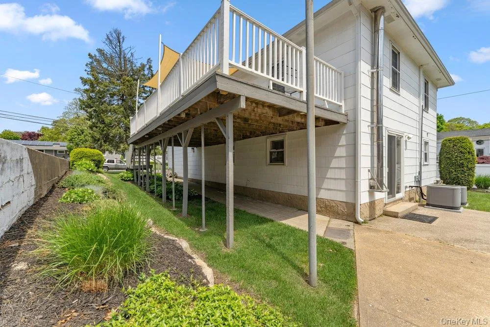 28 Satinwood Road Bayville, NY 11709