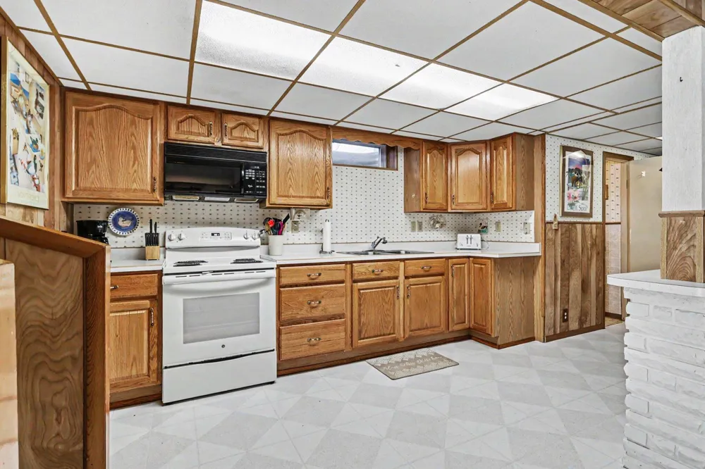 60779 W Oak Drive Decatur, MI 49045