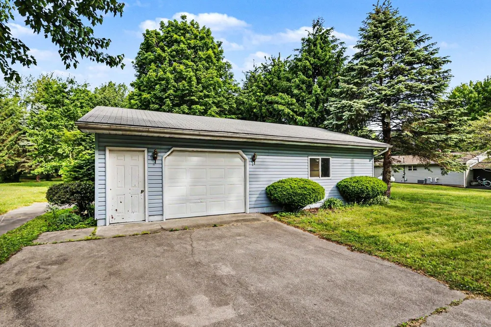 60779 W Oak Drive Decatur, MI 49045