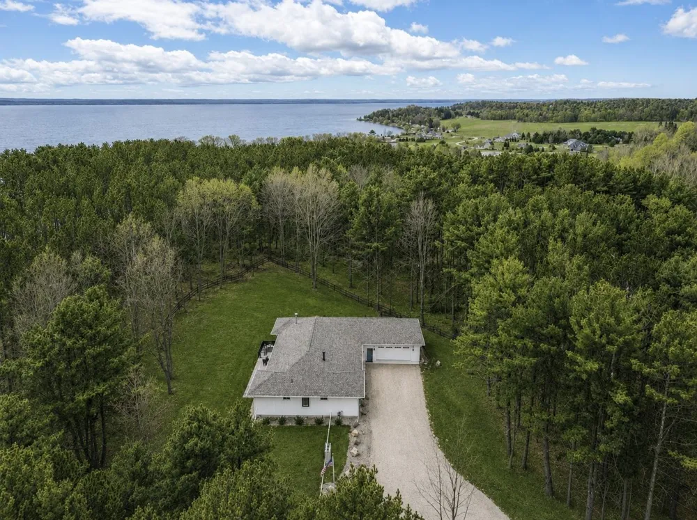 3992 Hidden Hills Court Peninsula Township, MI 49686