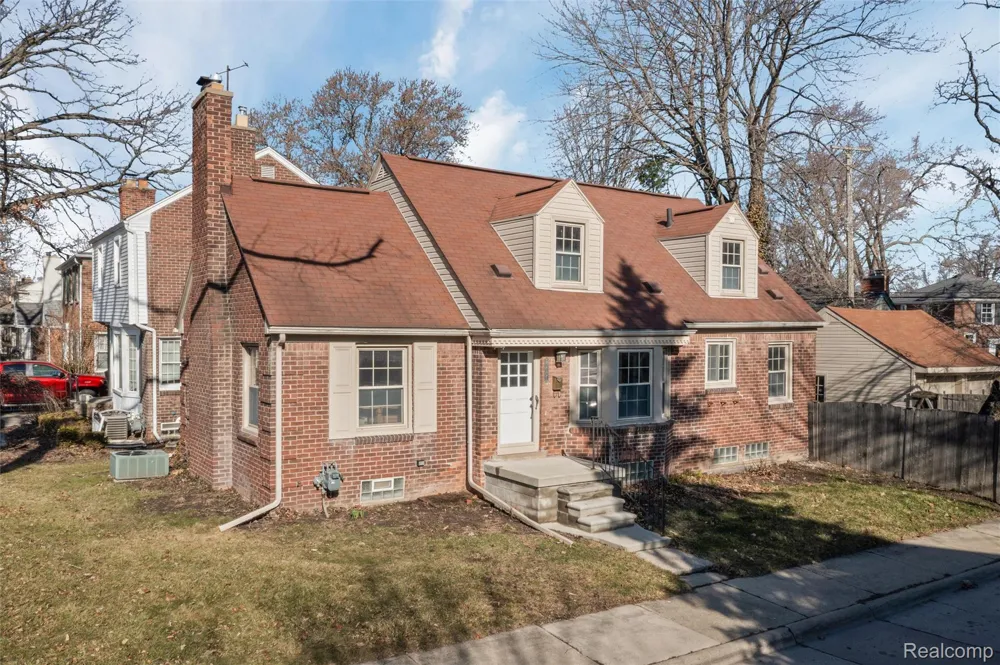 20701 Toles Lane Grosse Pointe Woods City, MI 48236