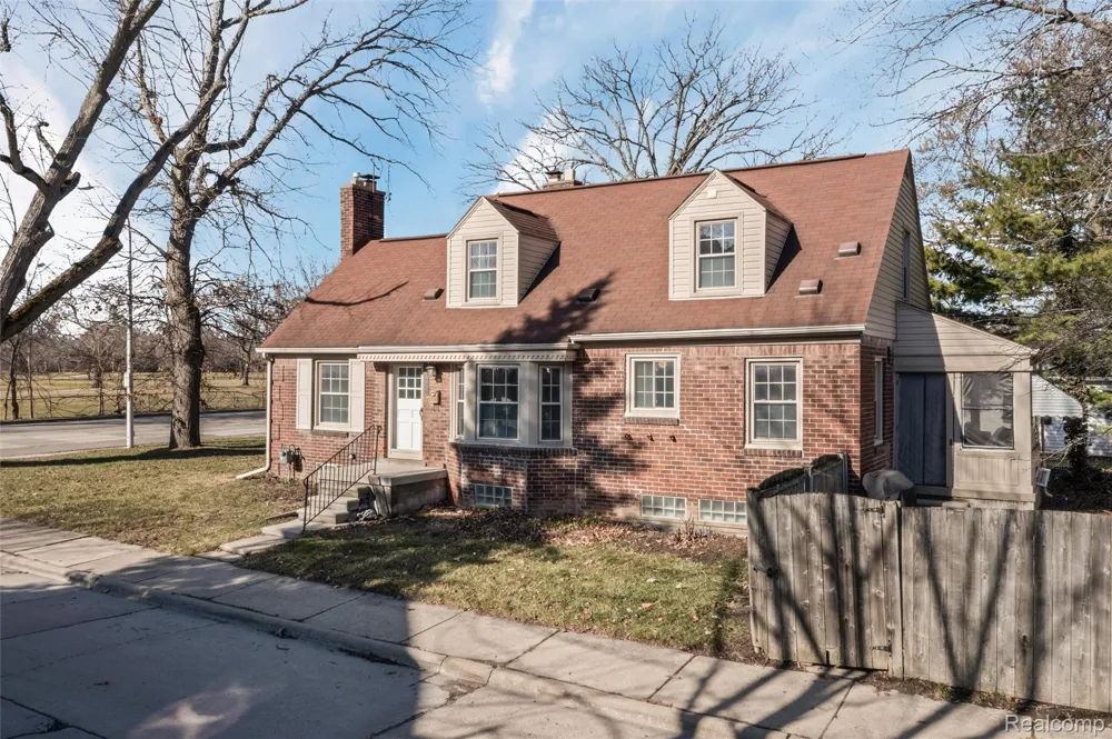 20701 Toles Lane Grosse Pointe Woods City, MI 48236