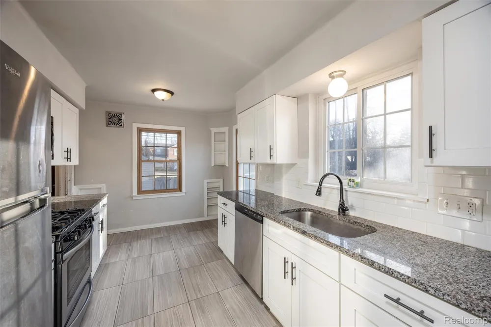 20701 Toles Lane Grosse Pointe Woods City, MI 48236