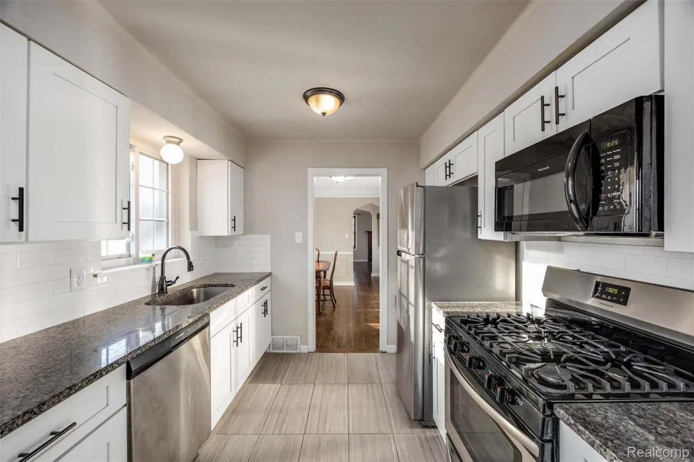 20701 Toles Lane Grosse Pointe Woods City, MI 48236