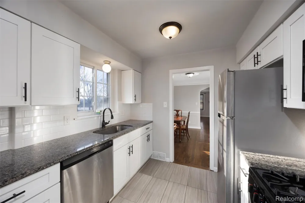 20701 Toles Lane Grosse Pointe Woods City, MI 48236