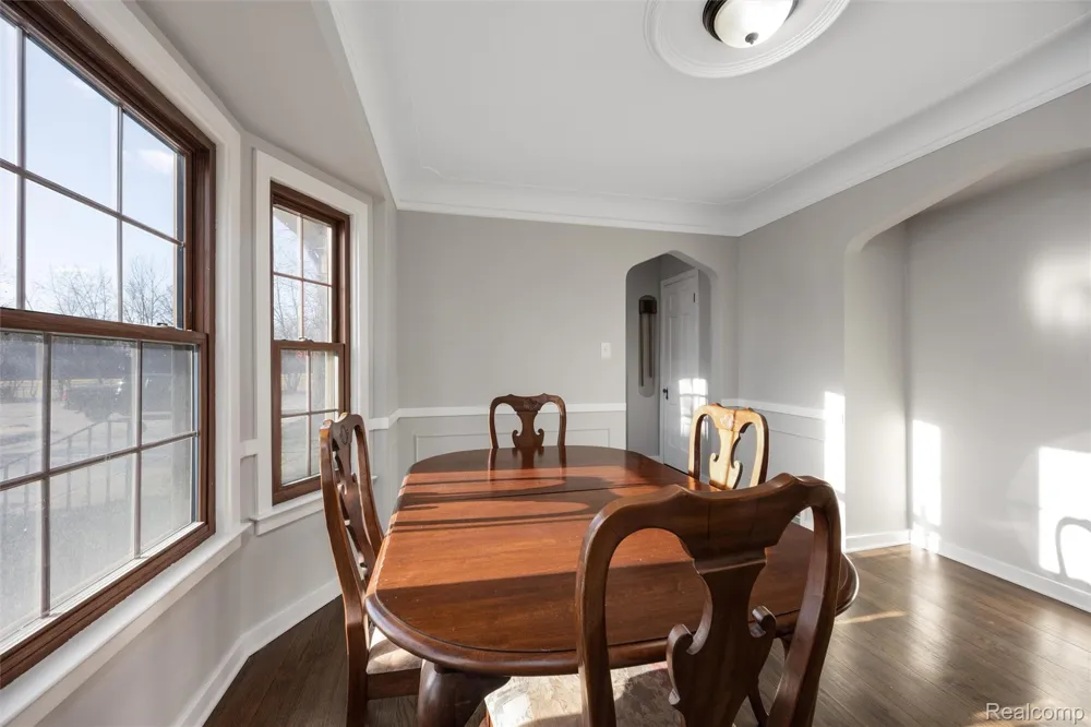 20701 Toles Lane Grosse Pointe Woods City, MI 48236