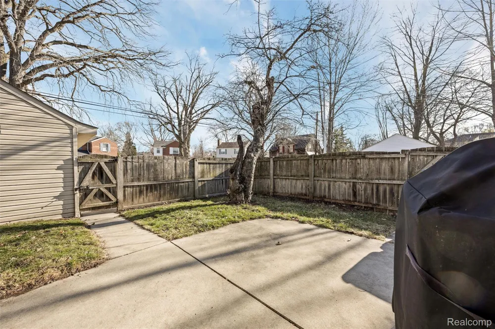 20701 Toles Lane Grosse Pointe Woods City, MI 48236