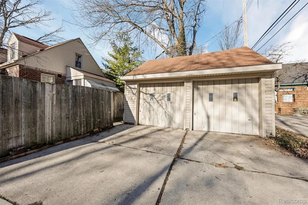 20701 Toles Lane Grosse Pointe Woods City, MI 48236