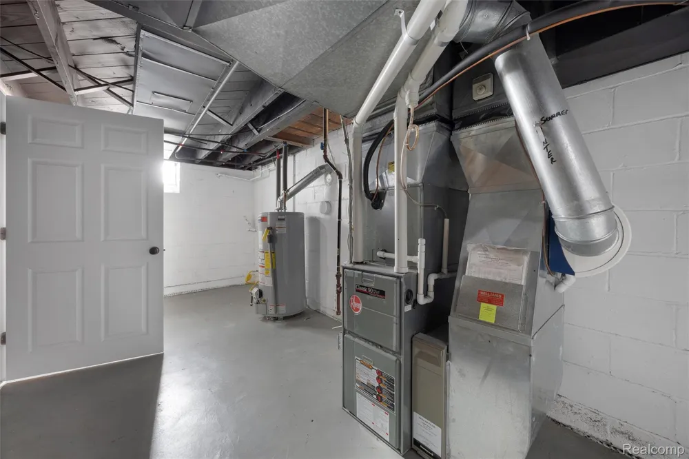 20701 Toles Lane Grosse Pointe Woods City, MI 48236