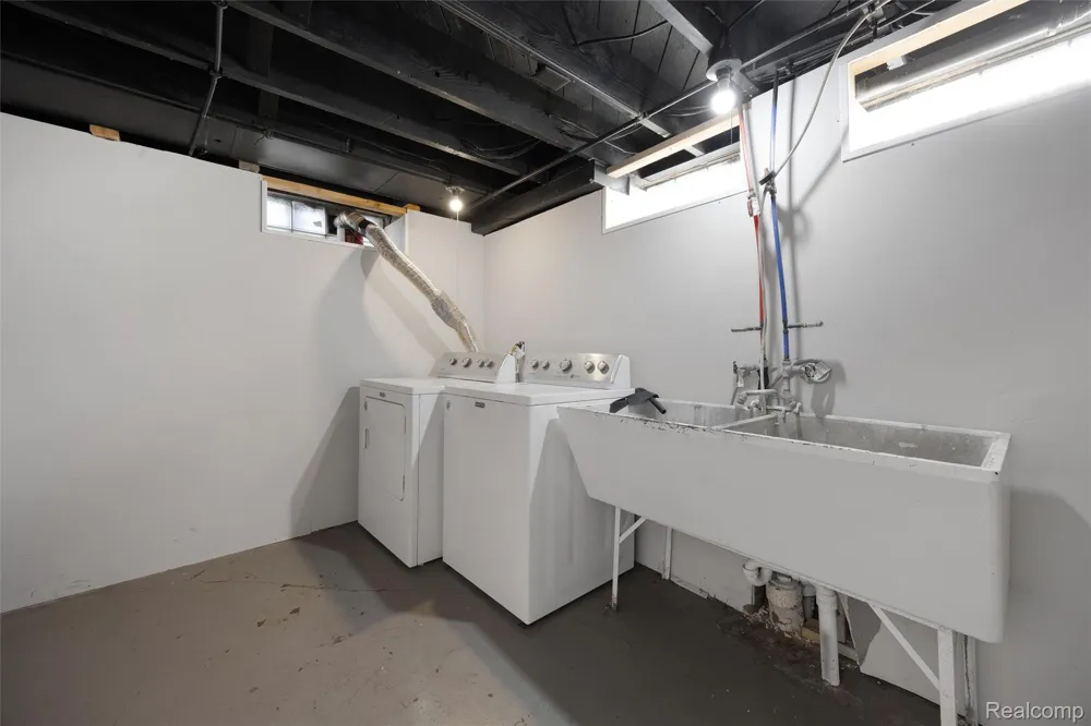 20701 Toles Lane Grosse Pointe Woods City, MI 48236