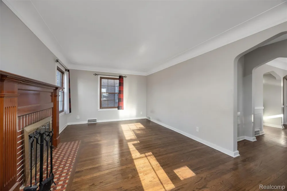 20701 Toles Lane Grosse Pointe Woods City, MI 48236