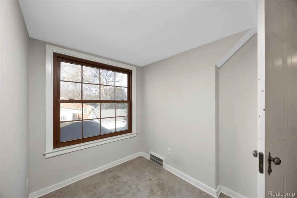20701 Toles Lane Grosse Pointe Woods City, MI 48236