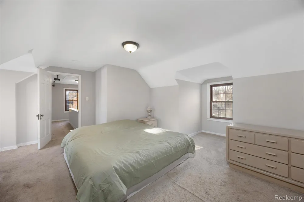 20701 Toles Lane Grosse Pointe Woods City, MI 48236