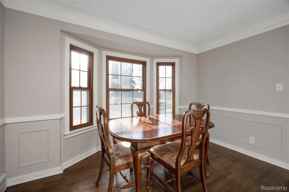 20701 Toles Lane Grosse Pointe Woods City, MI 48236