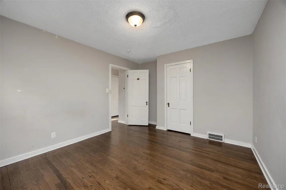 20701 Toles Lane Grosse Pointe Woods City, MI 48236