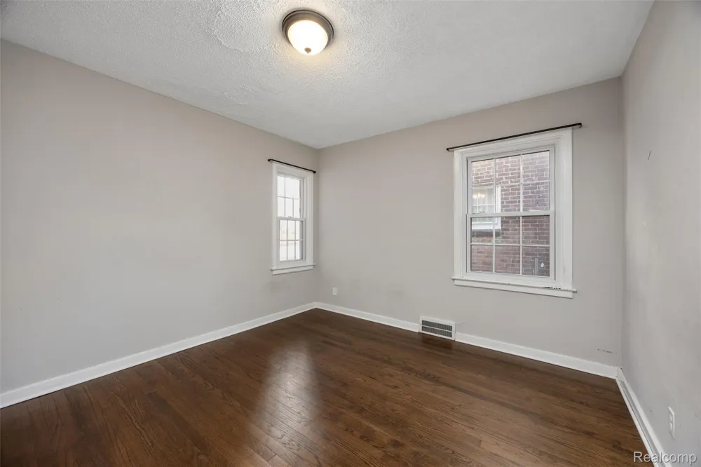 20701 Toles Lane Grosse Pointe Woods City, MI 48236