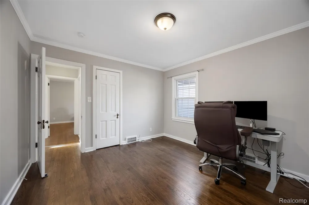 20701 Toles Lane Grosse Pointe Woods City, MI 48236
