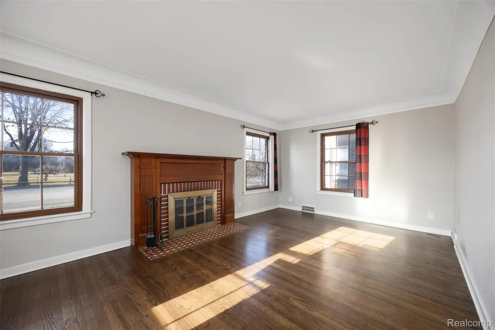 20701 Toles Lane Grosse Pointe Woods City, MI 48236