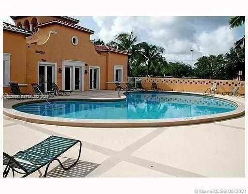 6707 Kendall Dr #107 Pinecrest, FL 33156