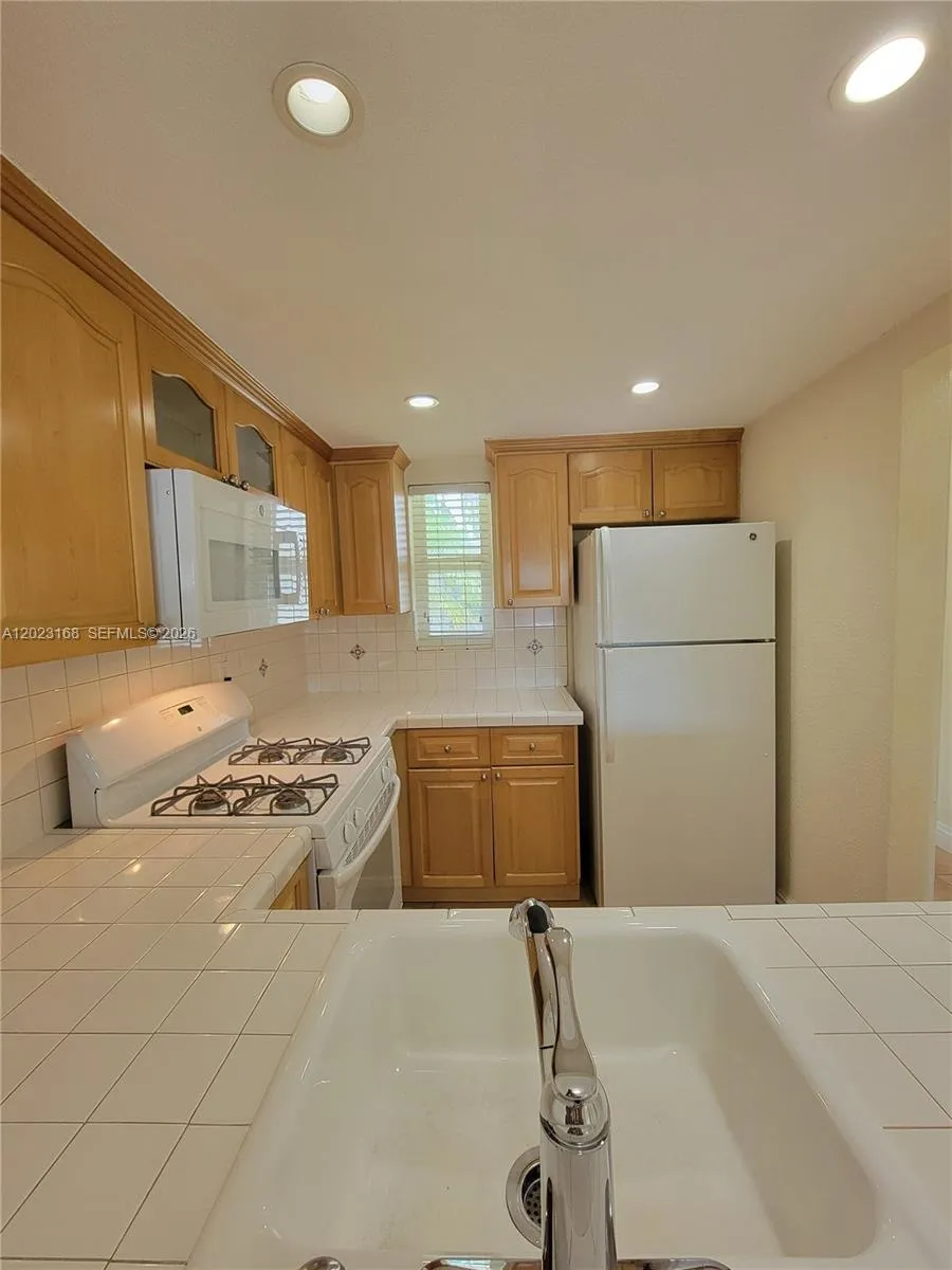 6707 Kendall Dr #107 Pinecrest, FL 33156