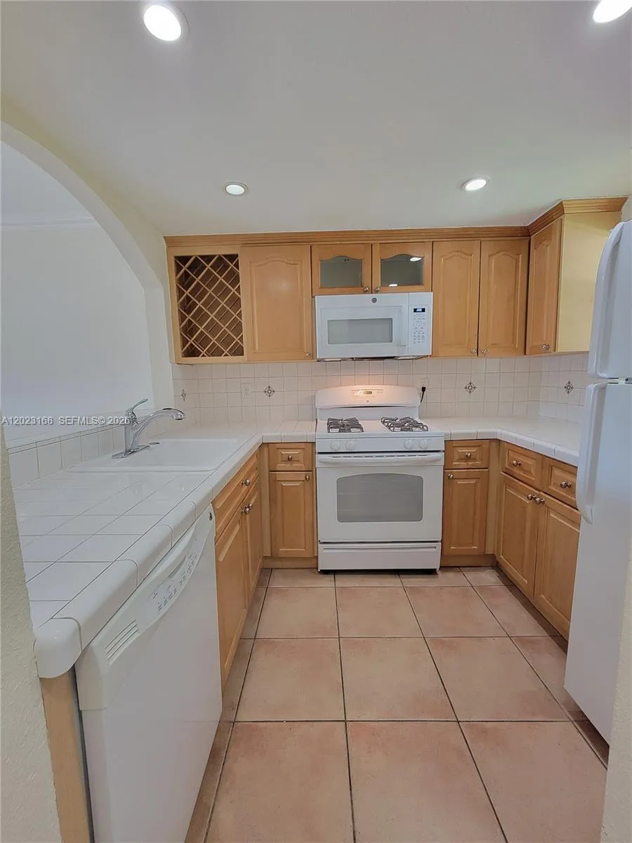6707 Kendall Dr #107 Pinecrest, FL 33156
