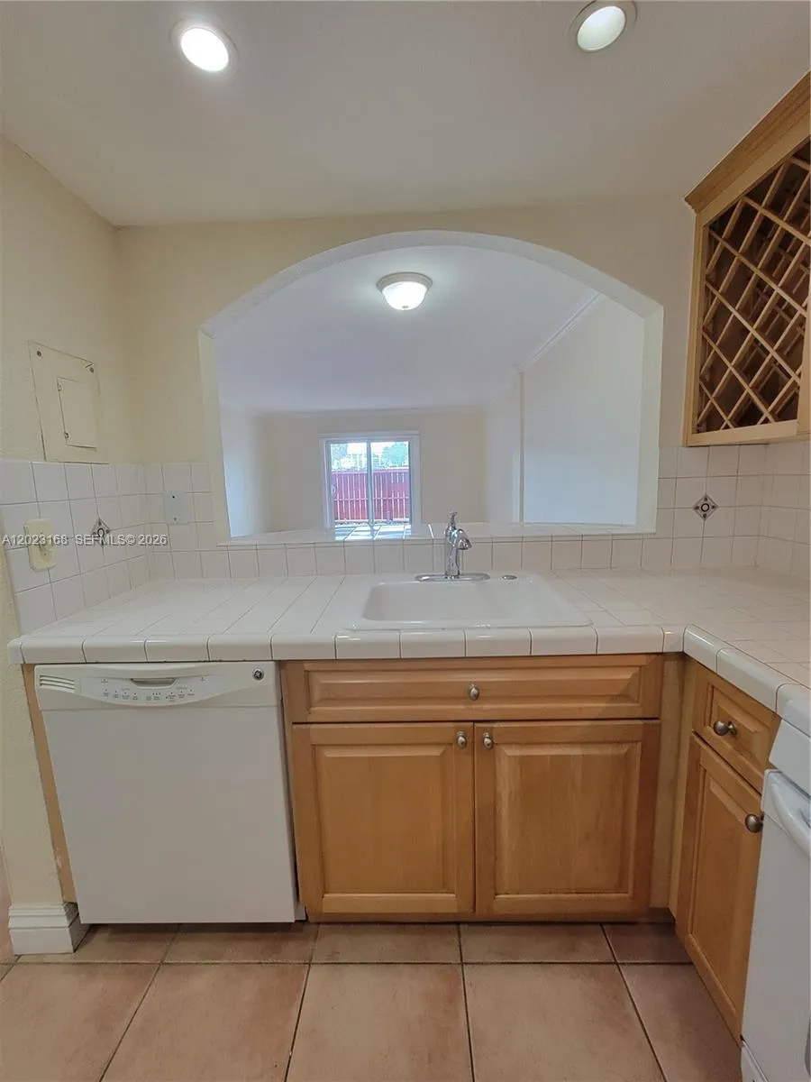 6707 Kendall Dr #107 Pinecrest, FL 33156