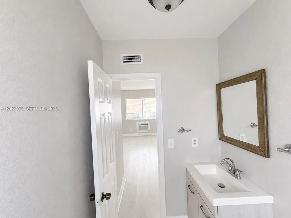 1920 Washington Ave #5 Opa-Locka, FL 33054