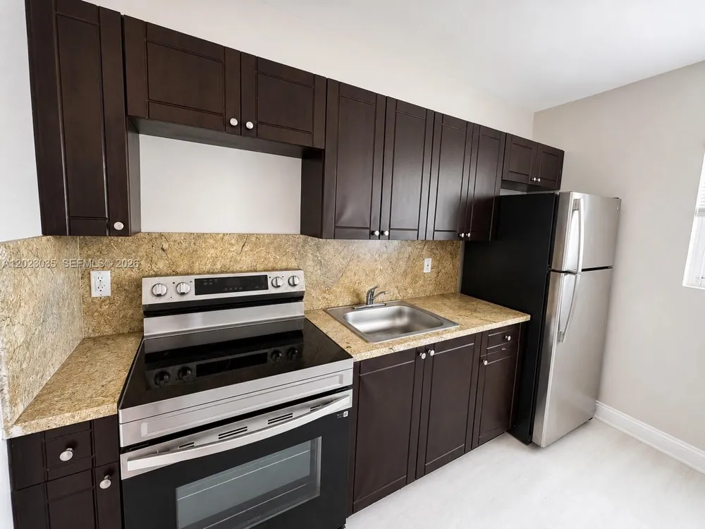 1920 Washington Ave #5 Opa-Locka, FL 33054