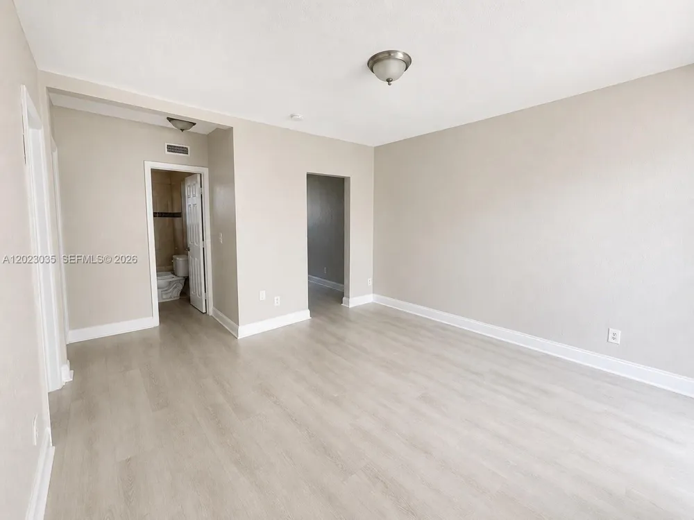 1920 Washington Ave #5 Opa-Locka, FL 33054