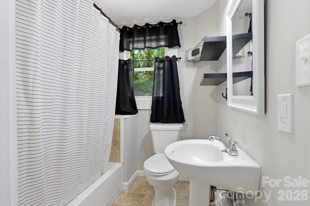 197 Mulberry Street Clyde, NC 28721