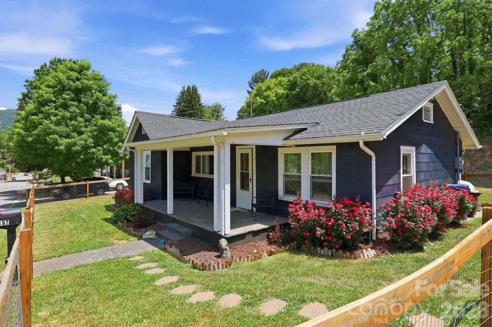 197 Mulberry Street Clyde, NC 28721