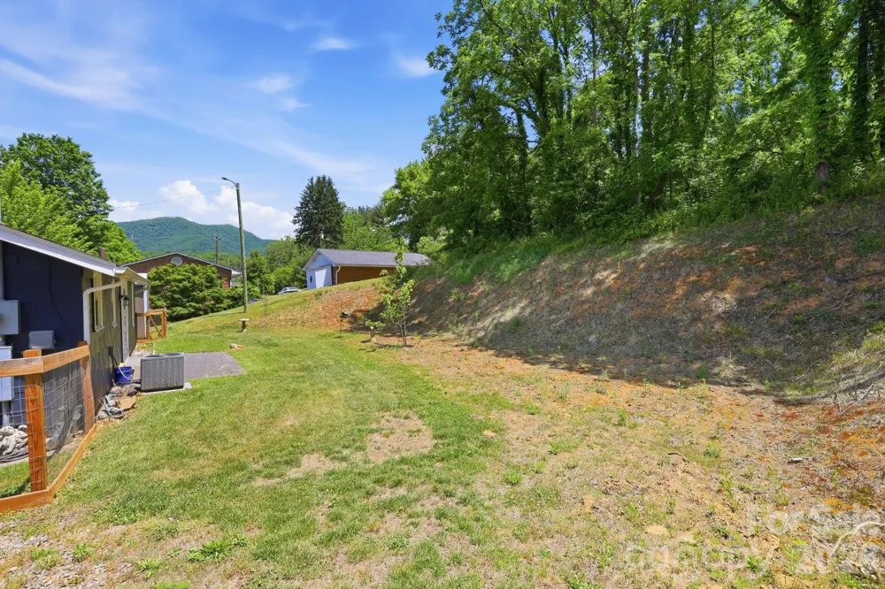 197 Mulberry Street Clyde, NC 28721