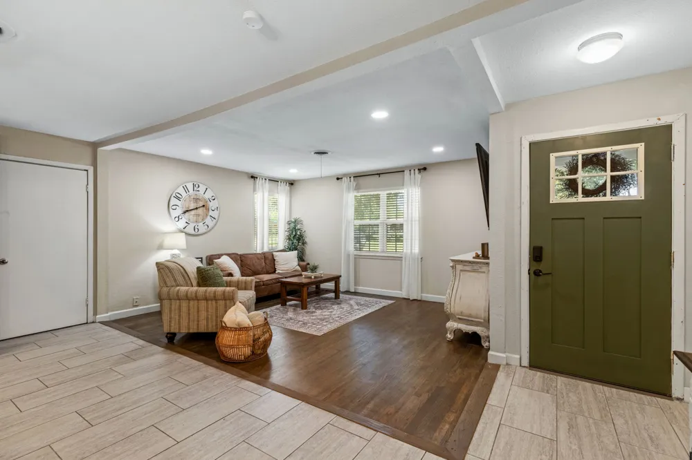 2125 Elton Road Haltom City, TX 76117