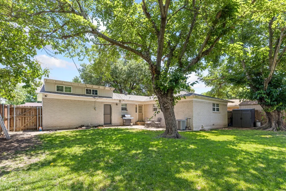 2125 Elton Road Haltom City, TX 76117