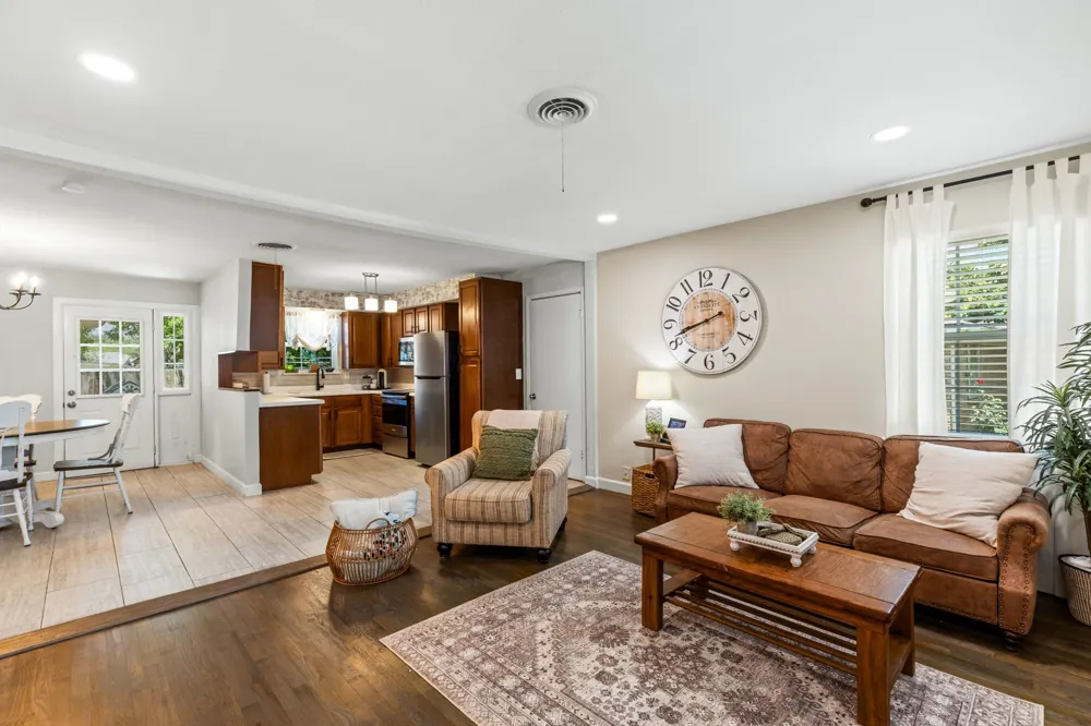 2125 Elton Road Haltom City, TX 76117