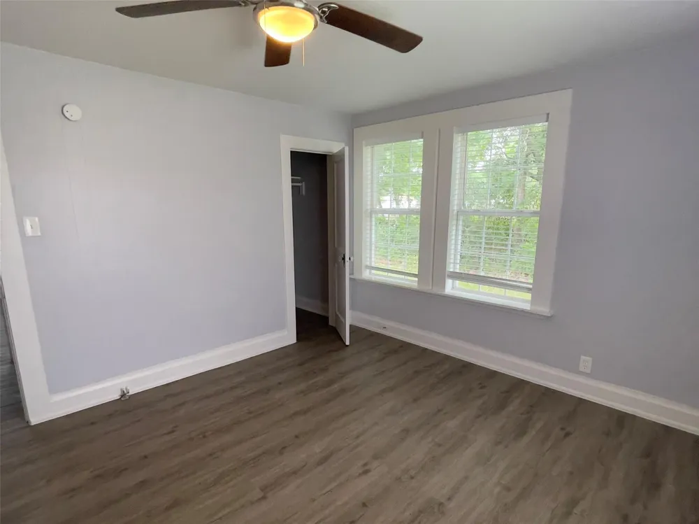 74 County Road 2415 Hull, TX 77564